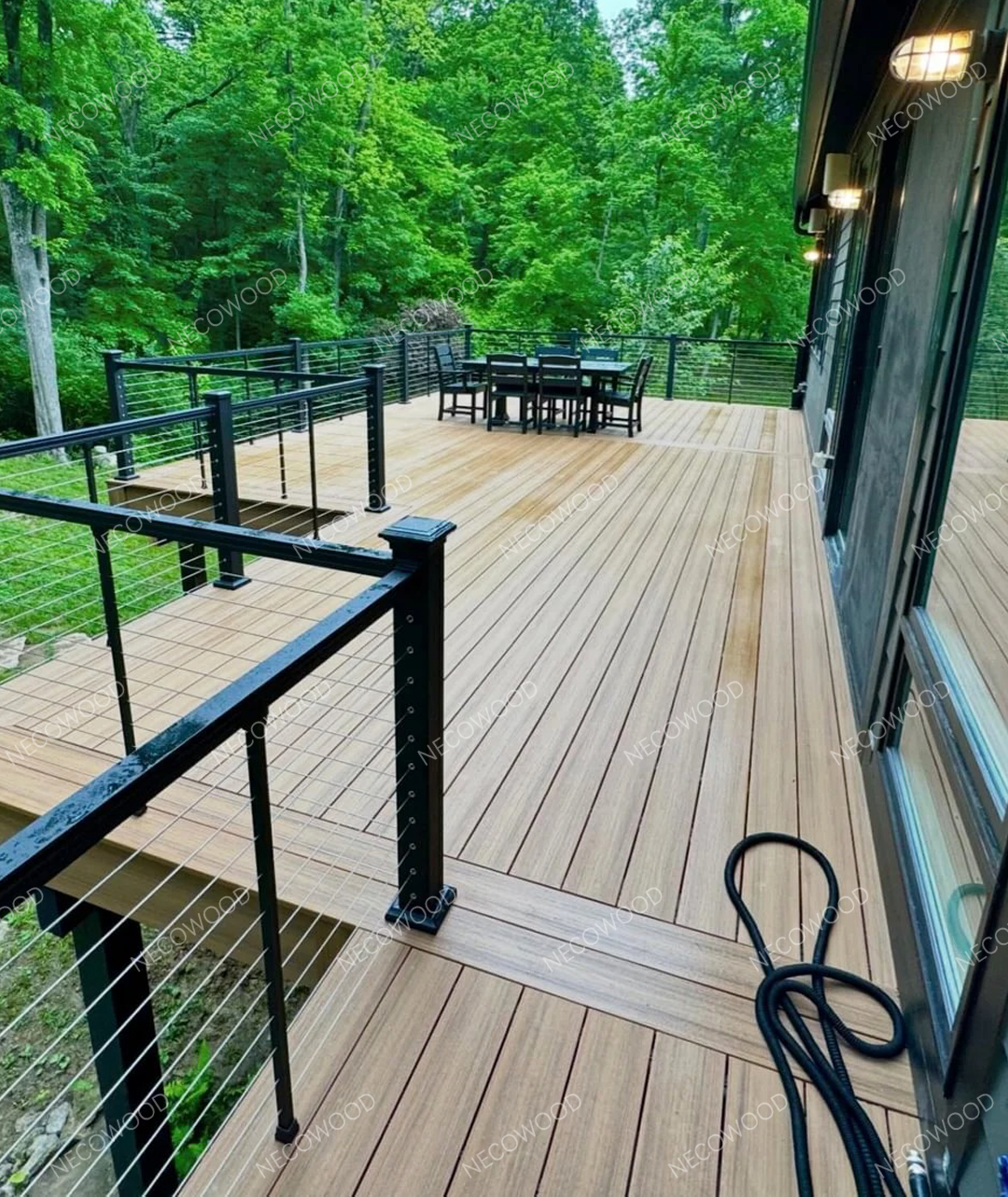 Villa és kert WPC teraszmegoldások: A kuvaiti luxus szabadtéri életmód átalakítása